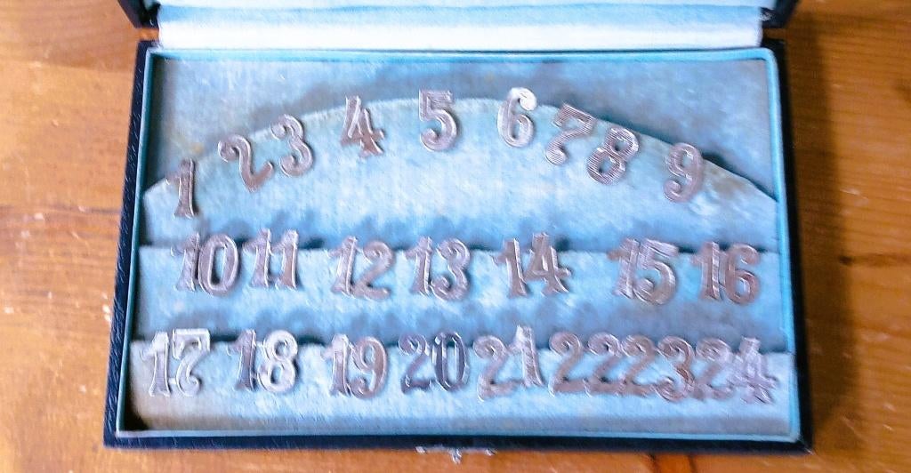 Tafelnummers of wijnglasnummers, Antiek en Kunst, Antiek | Goud en Zilver, Zilver, Ophalen of Verzenden