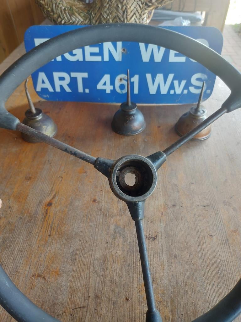Antiek stuurwiel + 3 oude oliespuitjes met reclame erop, Ophalen of Verzenden
