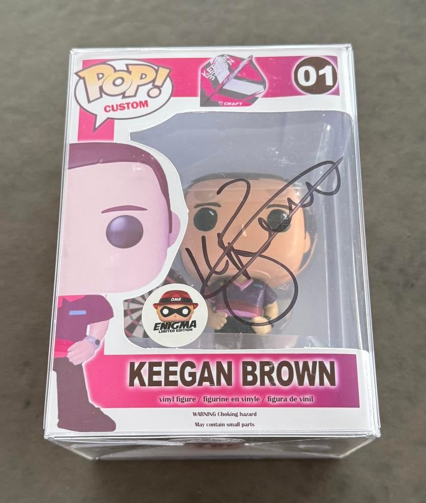 Sportmemorabilia, Darts, Keegan Brown, gesigneerd, Ophalen of Verzenden, Nieuw, Overige sporten, Beeldje of Poppetje