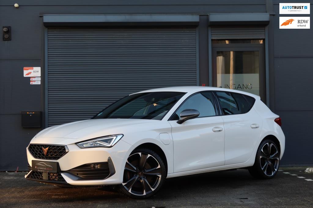 Cupra Leon 1.4 e-Hybrid VZ 245PK DSG|Led|Navi|Virtual|ACC|Ca, Auto's, Gebruikt, 4 cilinders, Leon, Leder en Stof