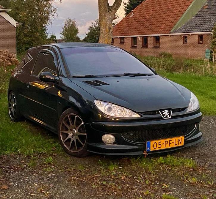 Peugeot 206 1.6 16V XS, Voorwielaandrijving, 15 km/l, 40 €/maand, Zwart
