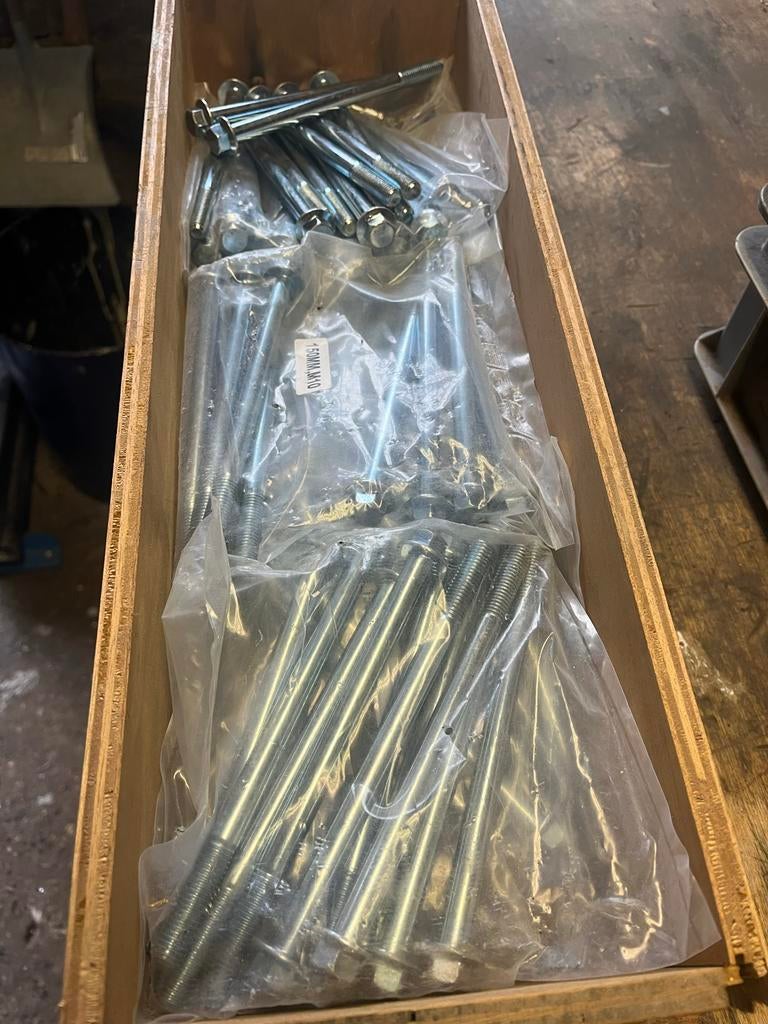 120 bouten 150 mm M10, Ophalen of Verzenden, Nieuw, 100 tot 250 mm, Bouten of Moeren