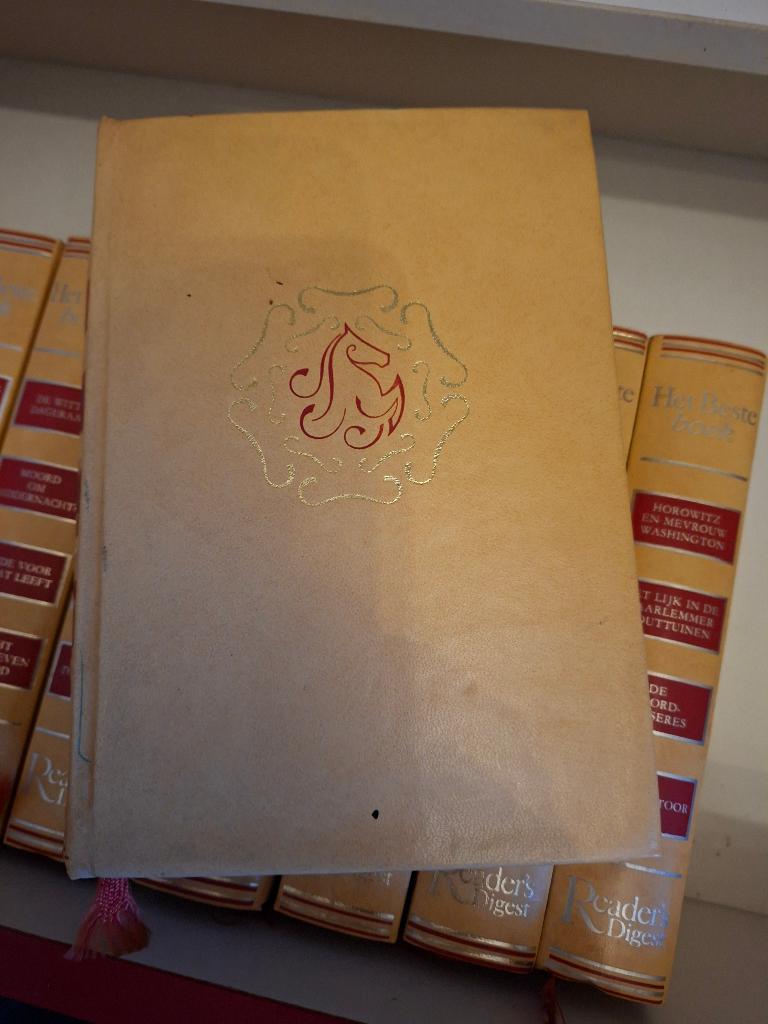 the readers's digest, beroemde boeken samengevat, Boeken, Ophalen of Verzenden, Zo goed als nieuw