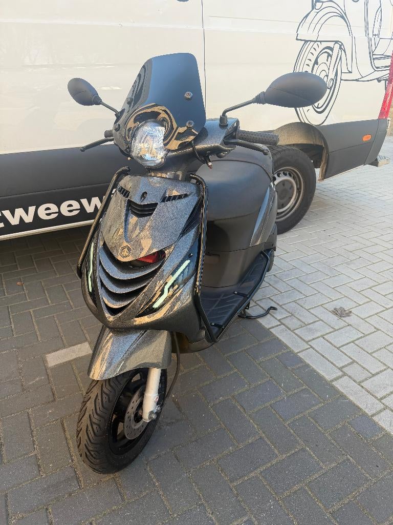 Piaggio zip 2018 | Nieuwstaat | Speciale kleur | Garantie