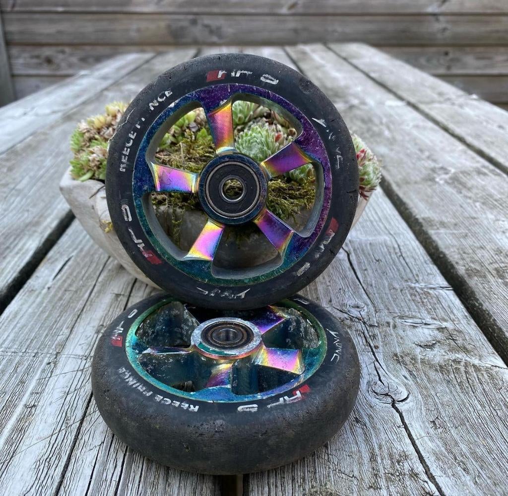 2x 110mm neochrome stuntstep wielen, Ophalen of Verzenden, Gebruikt