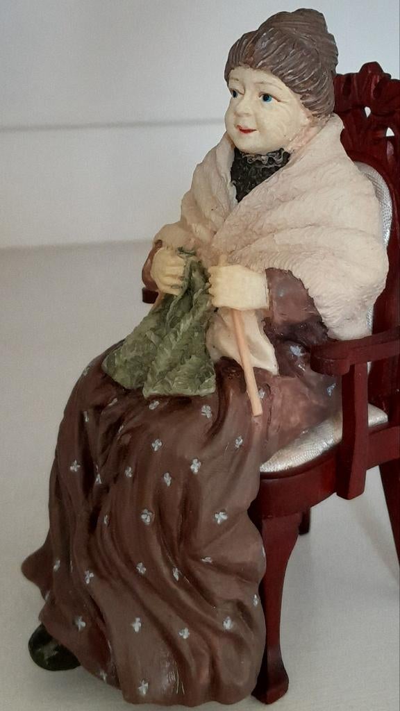 Oma met breiwerk, Artisan Flair 1:12, Ophalen of Verzenden, Zo goed als nieuw, Popje