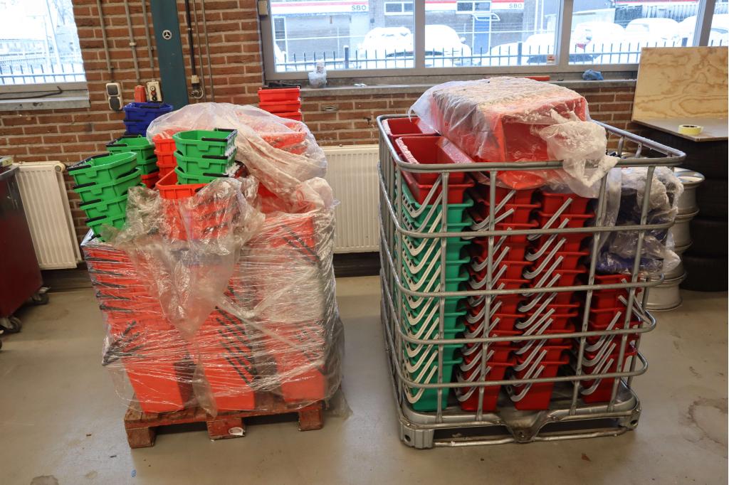 Grote partij emmers te koop (86), Kunststof, Gebruikt, Niet ingevuld, Niet ingevuld