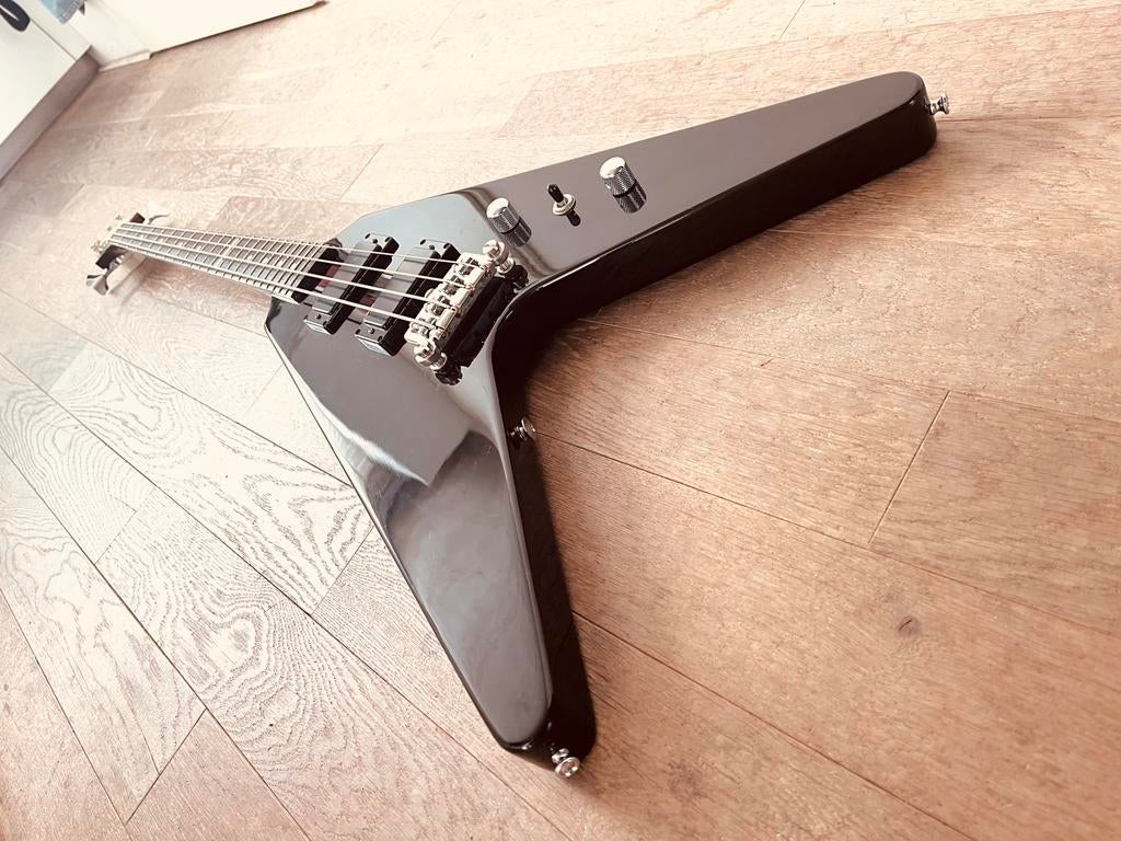 Greco GVB-90 Flying V Bass (2002) FujiGen Neck-Through Mint, Ophalen, Zo goed als nieuw, Elektrisch