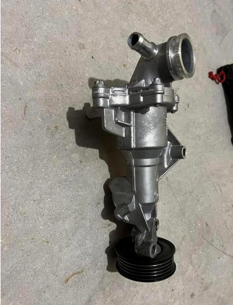 Mercedes Benz W176 C117 waterpomp koelingspomp A2702000600, Auto-onderdelen, Ophanging en Onderstel, Ophalen of Verzenden