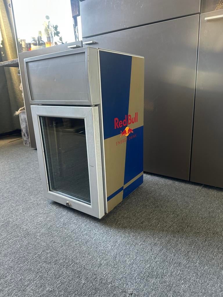 Red Bull mini koelkast - lamp defect, koelt goed, Witgoed en Apparatuur, Koelkasten en IJskasten, Zonder vriesvak, Ophalen of Verzenden