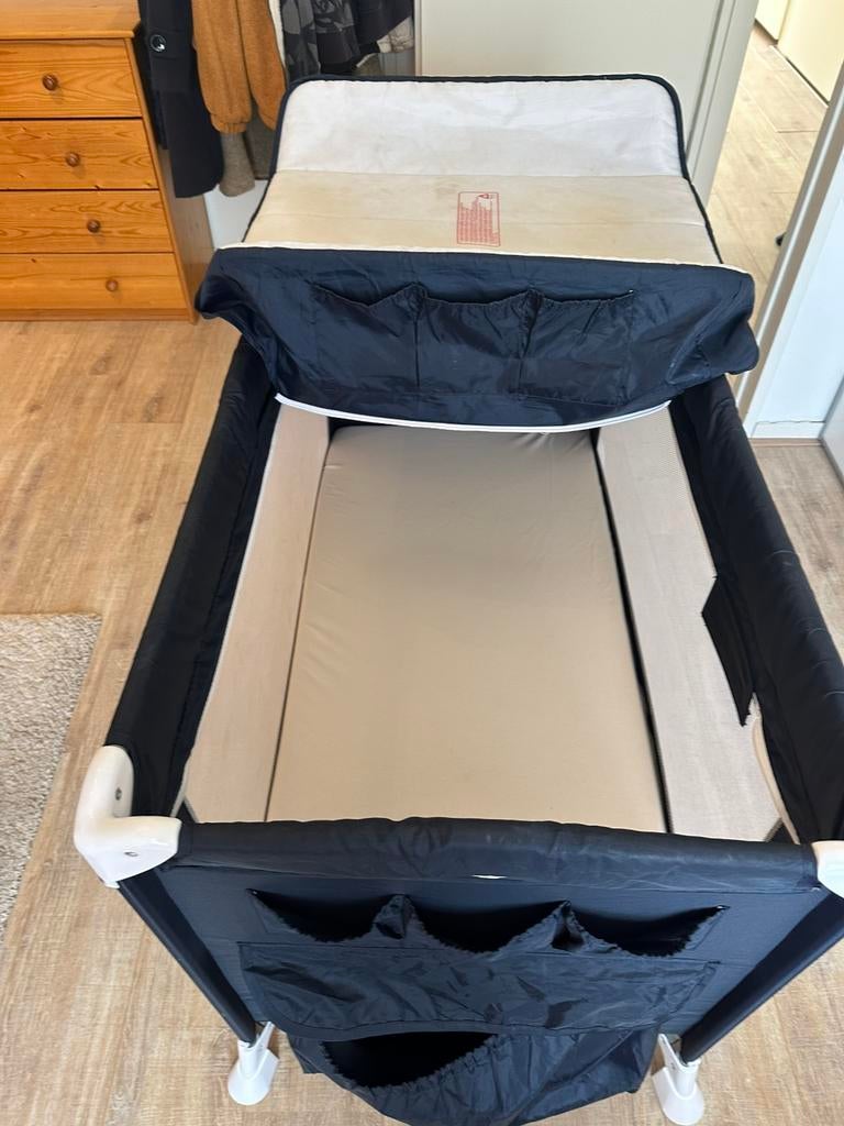 Campingbedje safety 1st twee niveaus en aankleedkussen, Ophalen, Gebruikt