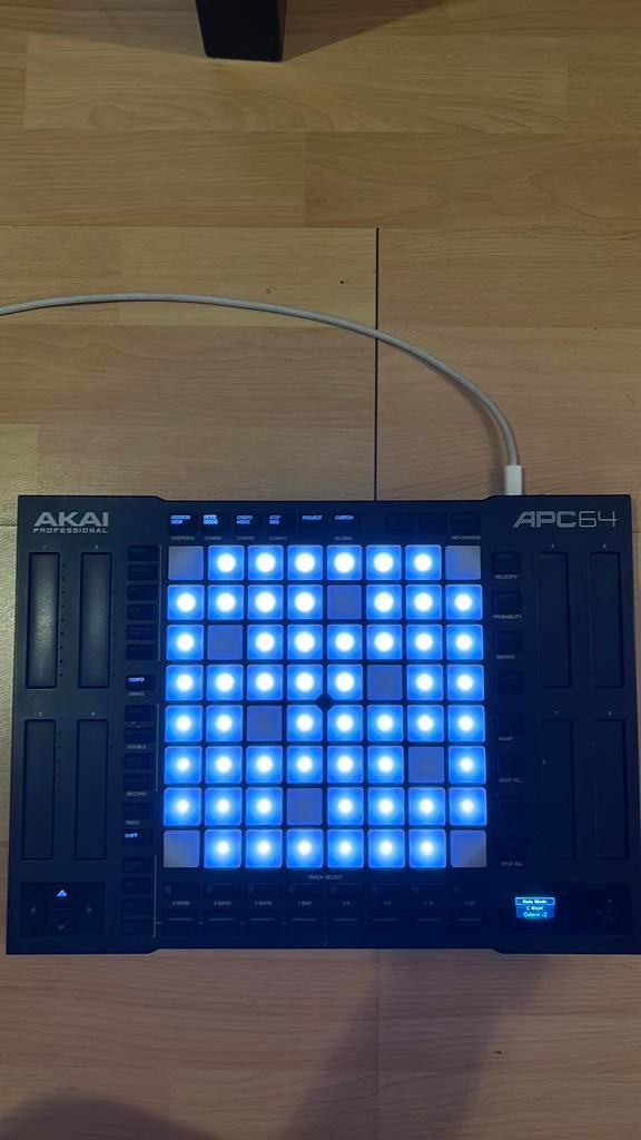 Akai APC64, Muziek en Instrumenten, Midi-apparatuur, Ophalen of Verzenden, Zo goed als nieuw