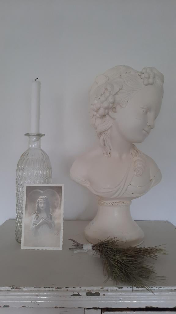 Buste meisje (nuzzelspul), Ophalen