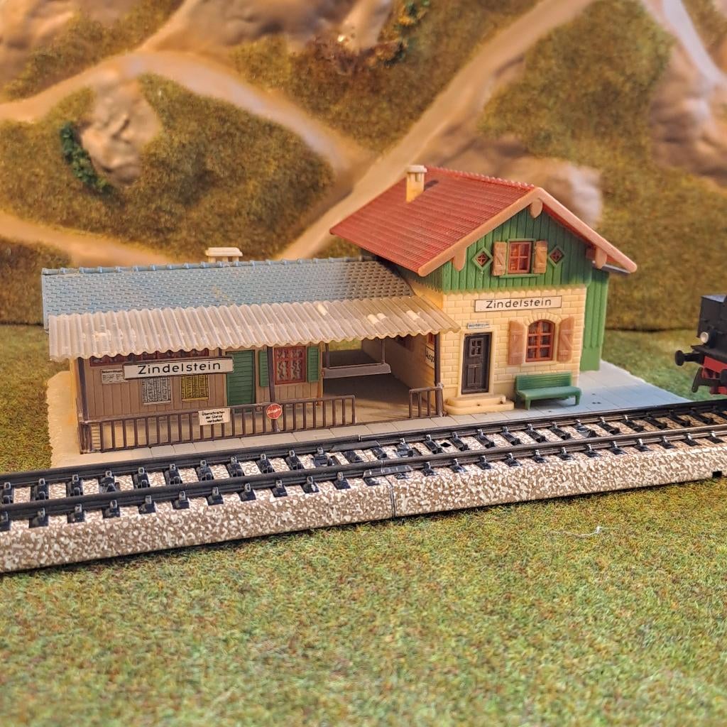 Faller station B-92 Zindelstein (jaren 60), Overige merken, Gebruikt, Gelijkstroom of Wisselstroom, Brug, Tunnel of Gebouw