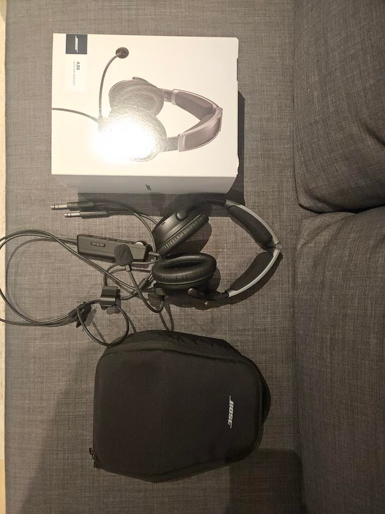 Bose A30 Dual Plugs Bluetooth Aviation Headset - ZGAN, Overige merken, Ophalen of Verzenden, Zo goed als nieuw, Over oor (circumaural)