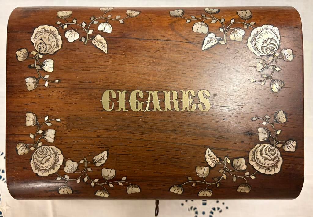 Humidor sigarendoos mahoniehout ingelegd parelmoer, Verzamelen, Rookartikelen, Aanstekers en Luciferdoosjes, Ophalen of Verzenden