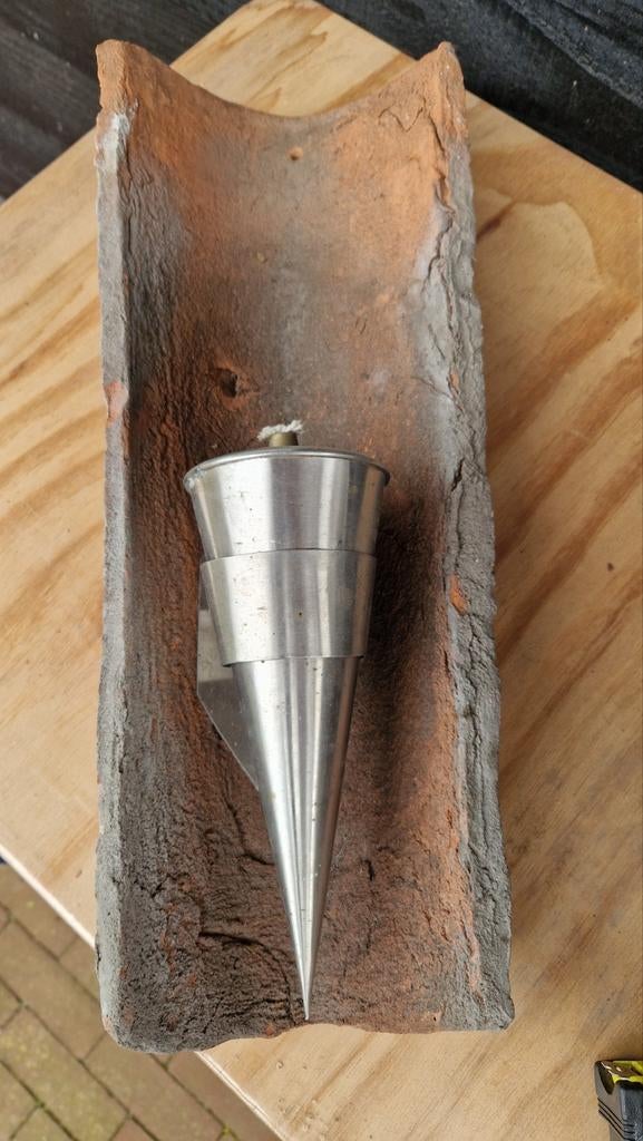 Oude dakpan,met olielamp ! Decoratie., Ophalen of Verzenden, Gebruikt