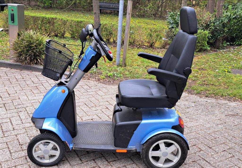 Nette 4-wiel scootmobiel (Trophy 6 blauw 4W), Diversen, Gebruikt, Ophalen of Verzenden, 36 t/m 45 km, Sterling