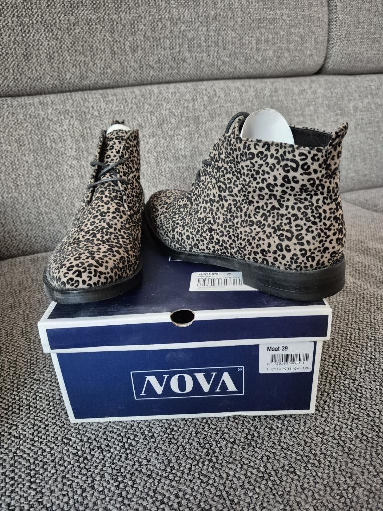 Veterschoen NOVA maat 39 NIEUW, Ophalen, Schoenen met lage hakken, Nova, Nieuw