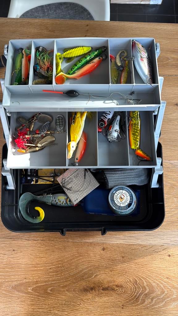 Viskoffer voor roofvissen(nepaasjes,tangen enz.), Ophalen, Zo goed als nieuw, Overige typen