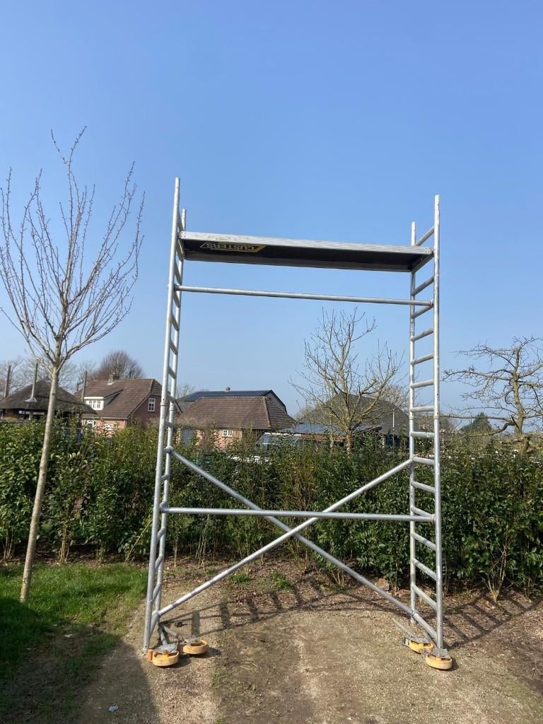 steiger 4 meter hoog CUSTERS 75cm breed, Ophalen, Zo goed als nieuw, Rolsteiger of Kamersteiger, 2 tot 5 meter