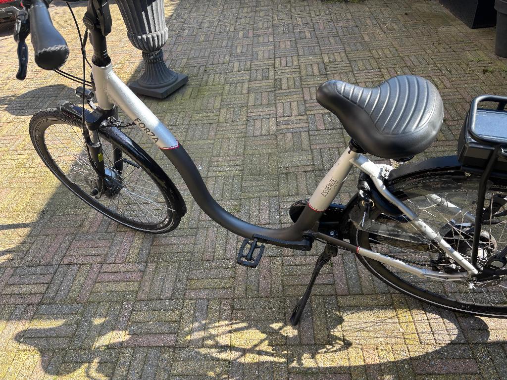 bijna nieuwe Forza Essenze e-bike met lage instap 364 km, Fietsen en Brommers, Zo goed als nieuw, Minder dan 47 cm, 50 km per accu of meer