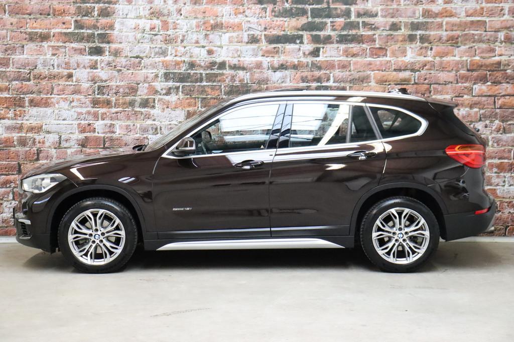 BMW X1 sDrive18i Executive xLine Automaat / Panoramadak / Cr, 136 pk, Euro 6, Bruin, Leder en Stof