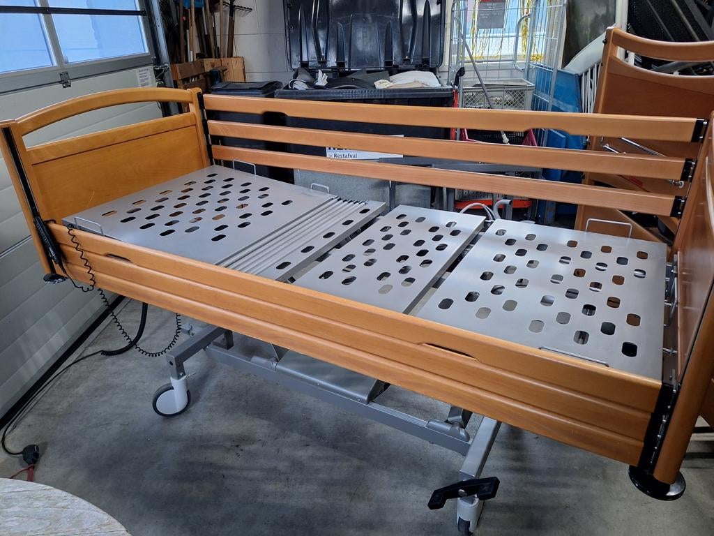 Hoog-laag bed thuiszorgbed ziekenhuisbed verpleegbed, Antiek en Kunst, Antiek | Meubels | Bedden, Ophalen