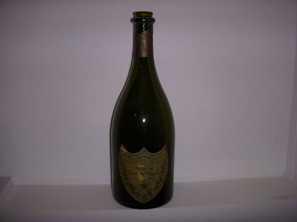 Oude LEGE fles Moët & Chandon Champagnefles uit 1973, Verzamelen, Wijnen, Gebruikt, Frankrijk, Ophalen of Verzenden, Champagne