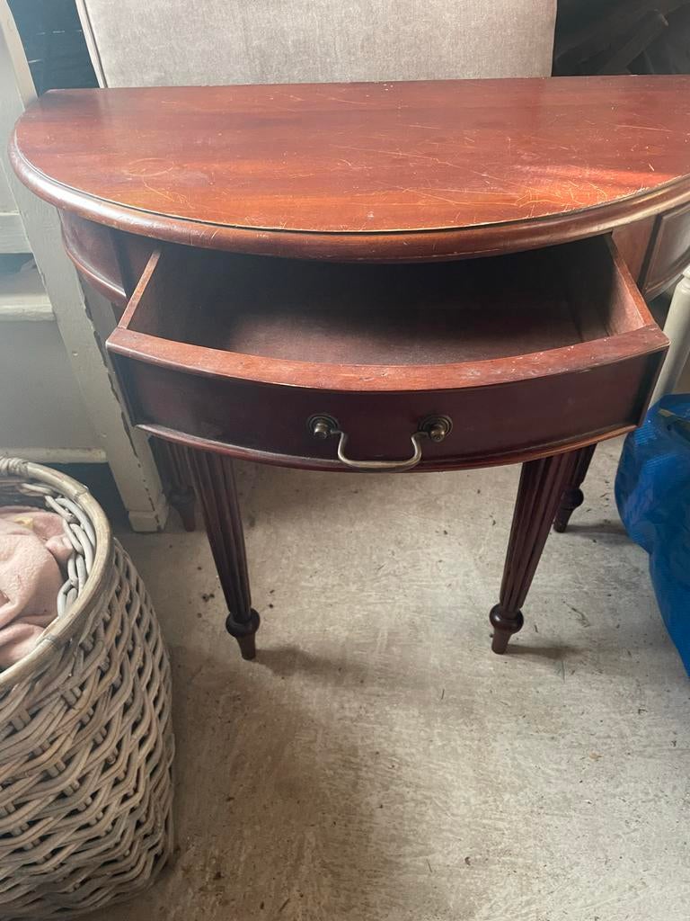 Klassieke demi-lune tafel met beschadigingen, Antiek en Kunst, Ophalen of Verzenden