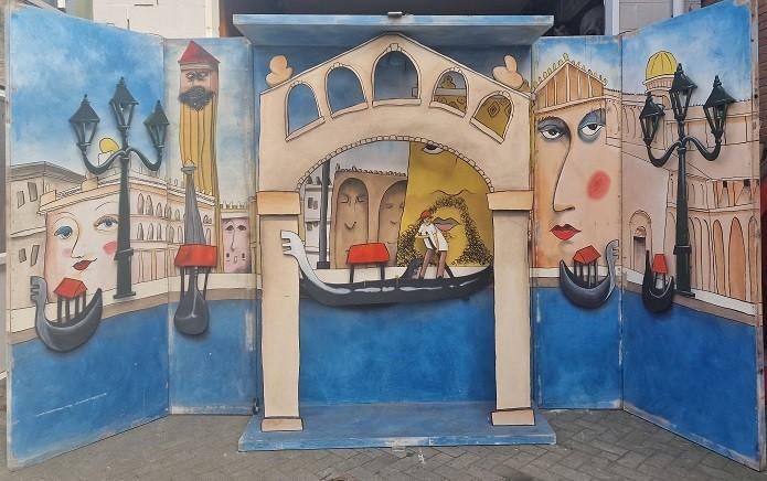 Gondel  venetiaanse decoraties huren decors  maskers etc., Hobby en Vrije tijd, Feestartikelen | Verhuur, Ophalen