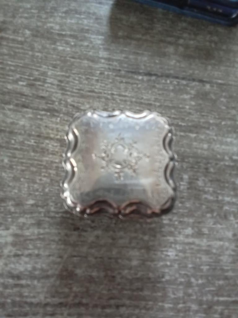 Antieke zilveren pepermunt doosje., Verzenden