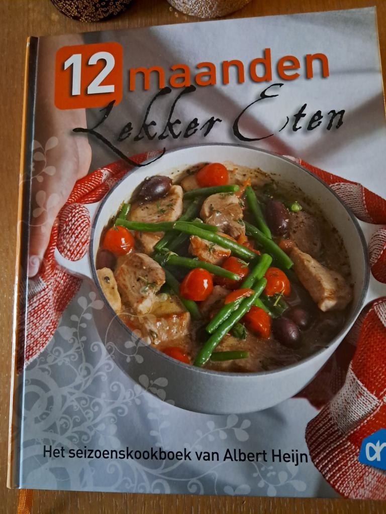 12 Maanden Lekker Eten - Albert Heijn Kookboek, Boeken, Kookboeken, Albert Heijn, Gezond koken, Ophalen of Verzenden, Zo goed als nieuw