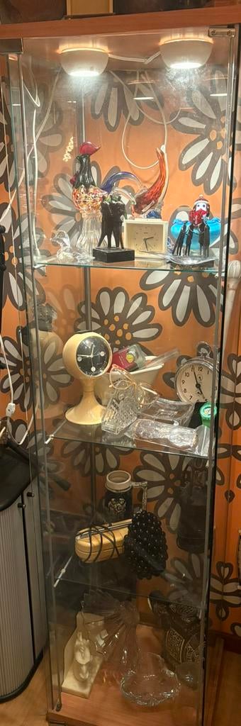 Ikea vitrinekast met verlichting beuken-look, Ophalen of Verzenden, Zo goed als nieuw