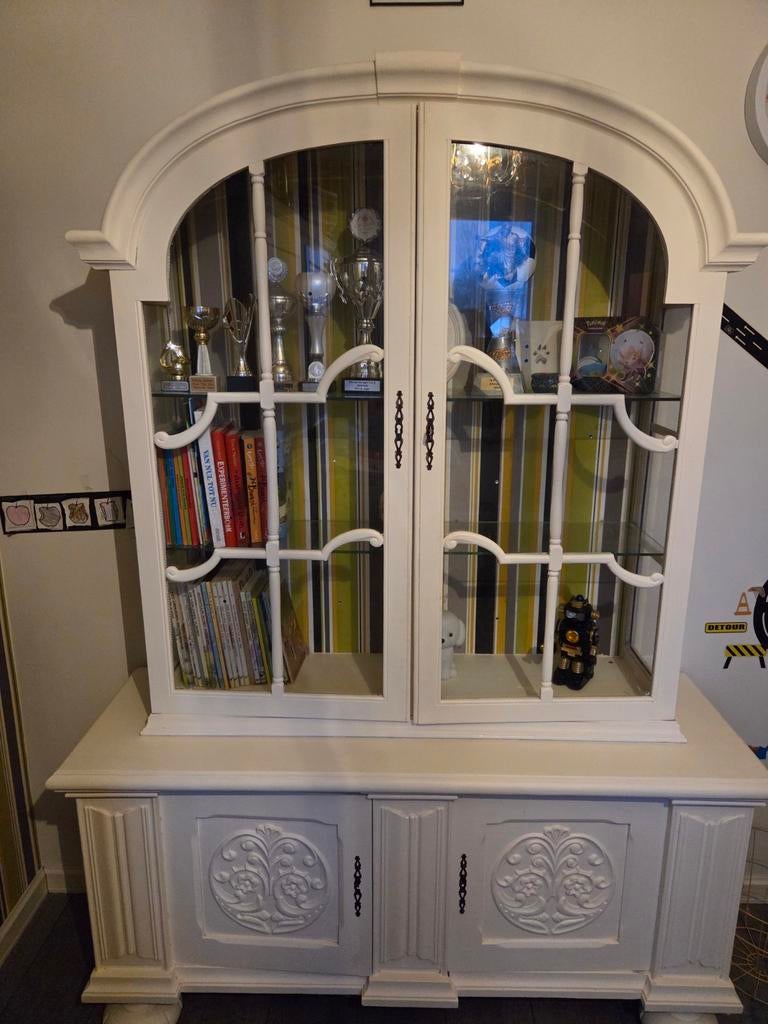 Witte kast met boog, glas en houtsnijwerk, Huis en Inrichting, Ophalen, 100 tot 150 cm, Glas, Landelijk