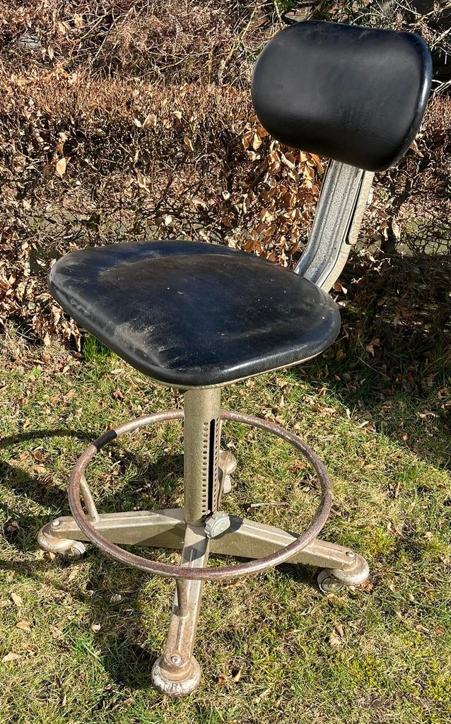 VINTAGE WERKPLAATS KRUK OP WIELEN, Ophalen