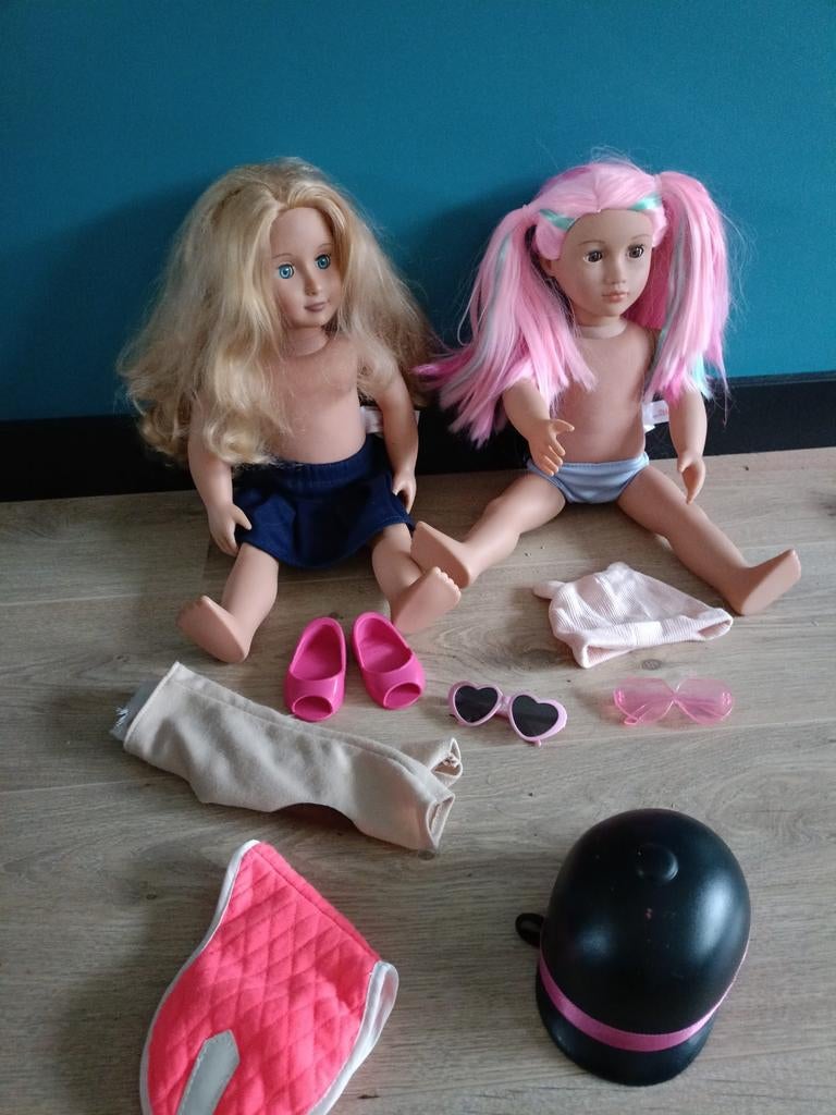 2 Our Generation poppen met accessoires, Ophalen of Verzenden, Zo goed als nieuw, Overige typen