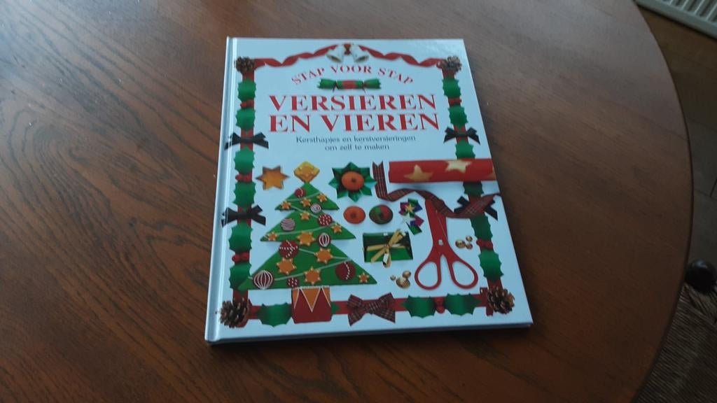 Knutselboek Versieren en Vieren - Kerstknutsels, Onbekend, Ophalen of Verzenden, Zo goed als nieuw, Scrapbooking en Knutselen
