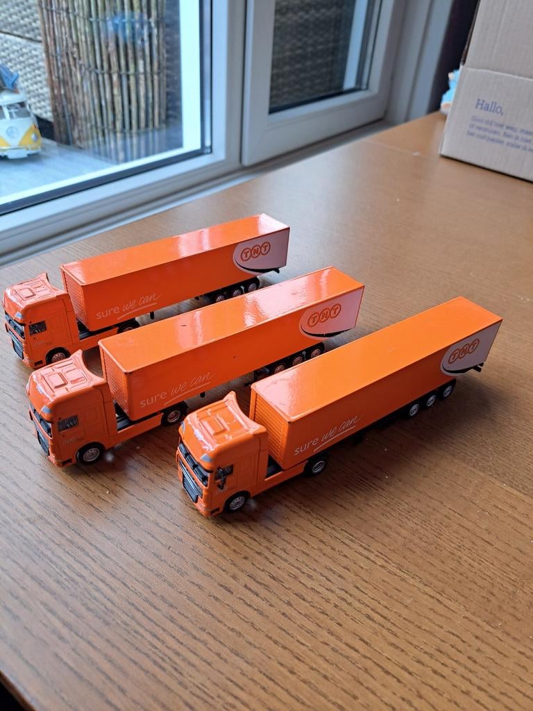 Drie TNT vrachtwagen modellen, Ophalen of Verzenden, Zo goed als nieuw, Bus of Vrachtwagen