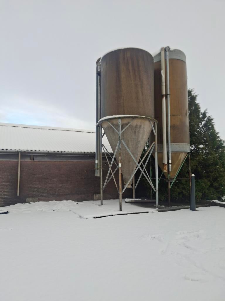 2 Voersilo's te koop - 12 en 10 ton