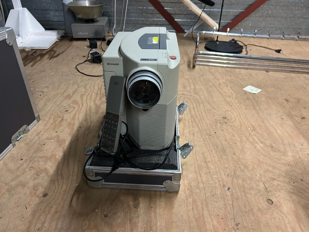 Sharp LCD Projector, Audio, Tv en Foto, Beamers, Ophalen, Zo goed als nieuw, LCD, Overige resoluties