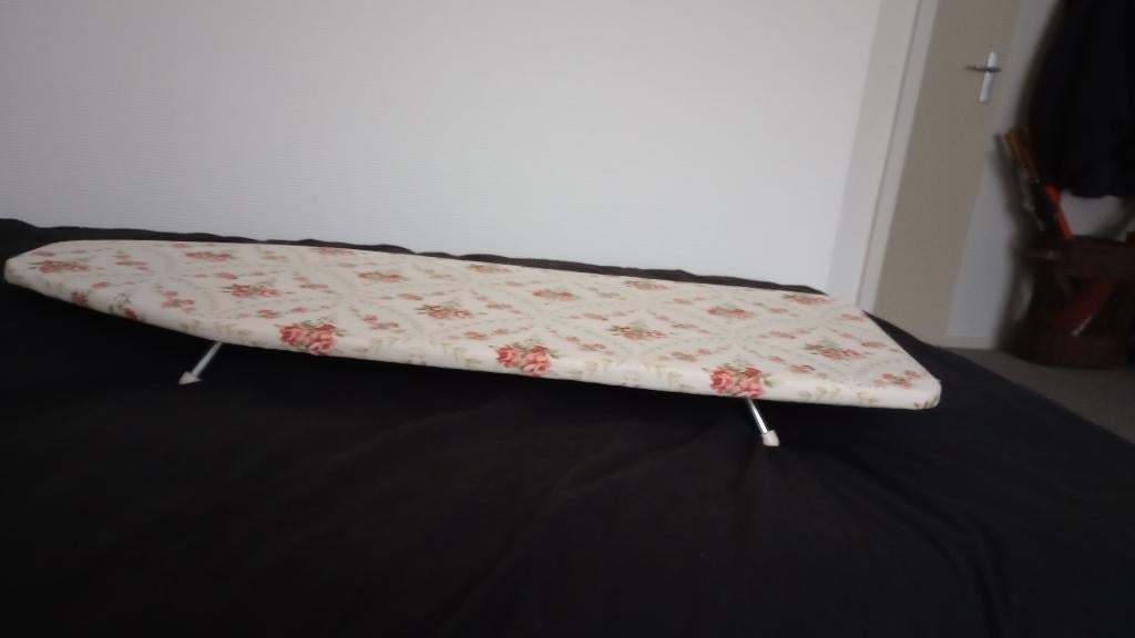 Retro kleine strijkplank met pootjes om op tafel te zetten, Ophalen of Verzenden, Gebruikt