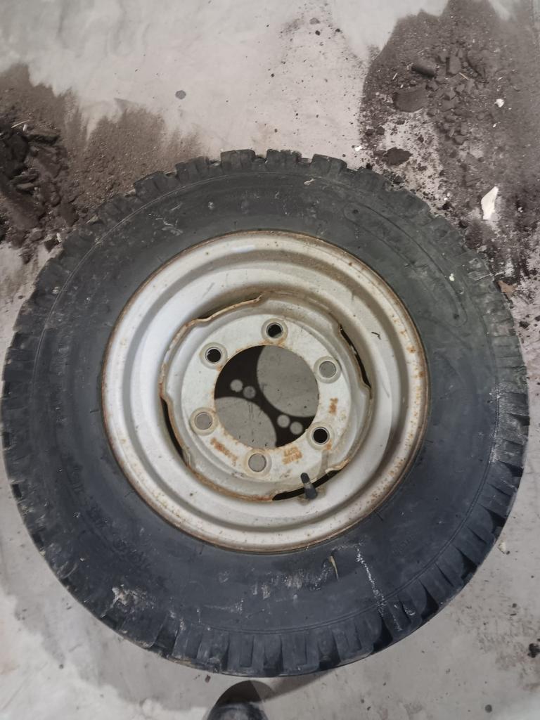 Banden 10.0/75-15.3 met velg, Ophalen