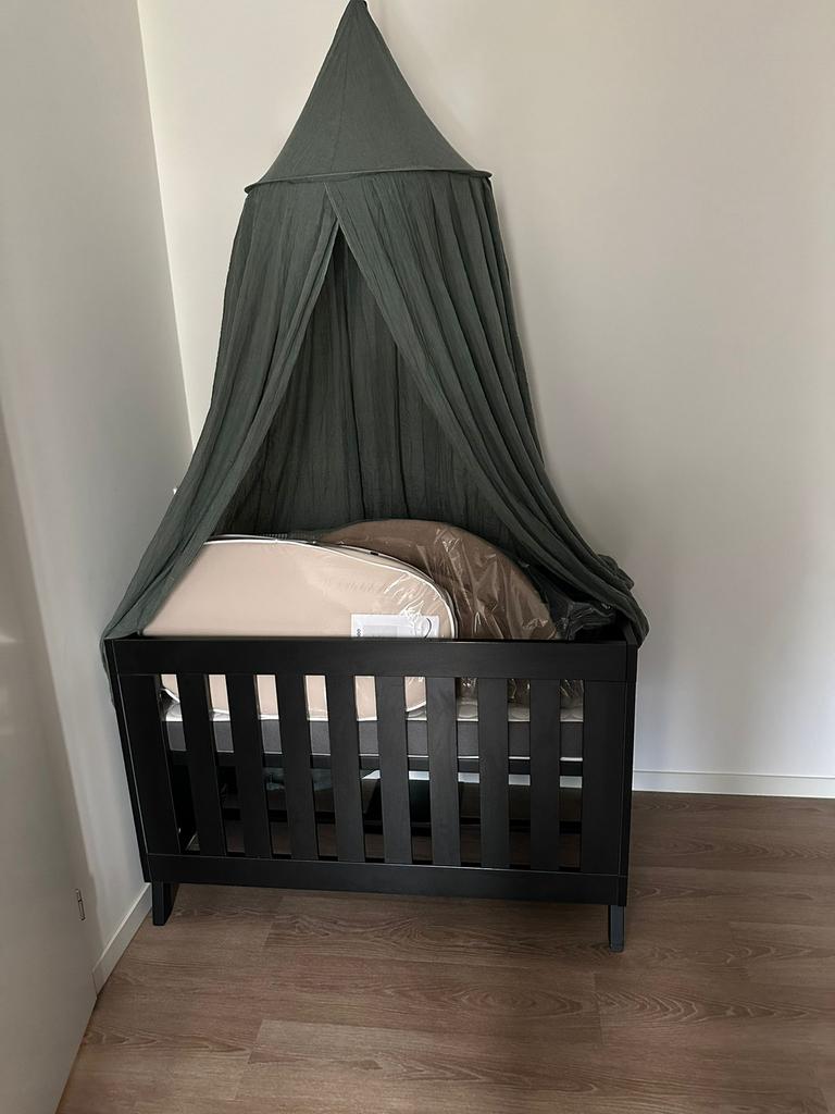 Zwarte ledikant zgan, Ophalen, Zo goed als nieuw, Jongetje of Meisje