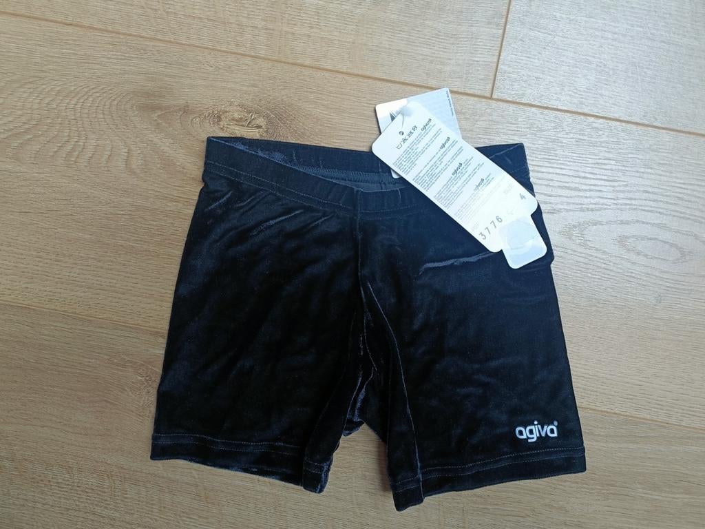 Nieuw turnbroek agiva 3776 zwart velours maat 4 en 6 (110)
N, Sport en Fitness, Turnen, Ophalen of Verzenden, Nieuw, Turnbroekje