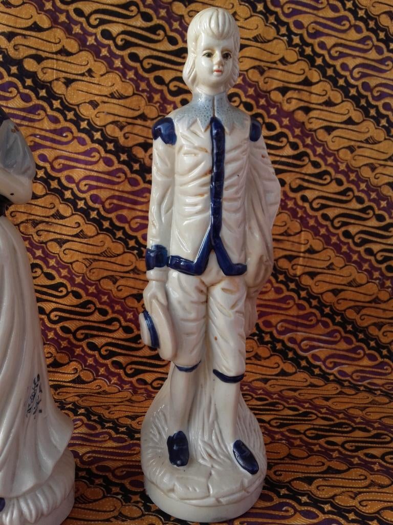 Jongen en meisje mooi stel oude beeldjes uit Engeland., Antiek en Kunst, Ophalen of Verzenden