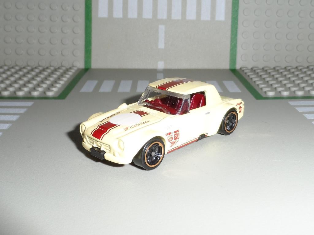 Hot Wheels - Datsun Fairlady 2000 (zandkleur) 1:64, Ophalen of Verzenden, Nieuw, Auto