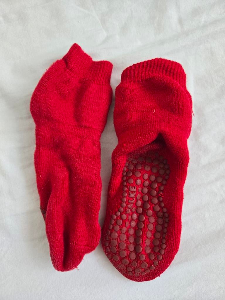 Falke antislip sokken rood maat 23-26, Falke, Jongen of Meisje, Overige typen, Ophalen of Verzenden