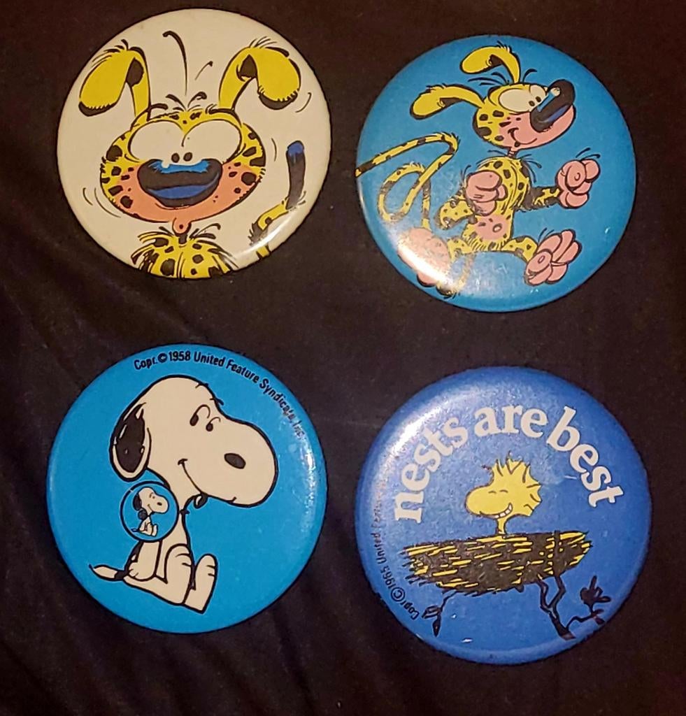 Vier vintage Marsupilami, Snoopy Woodstock buttons jaren '70, Verzamelen, Stripfiguren, Ophalen of Verzenden, Guust of Robbedoes