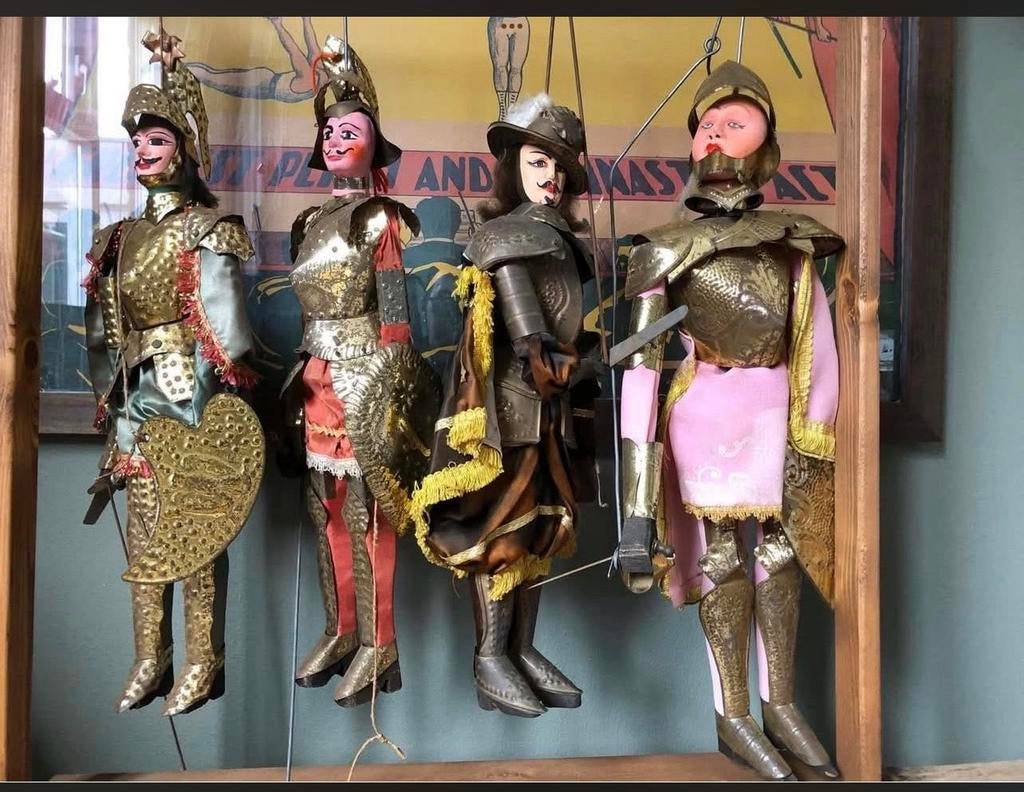 MOOIE SET OUDE MARIONETTEN